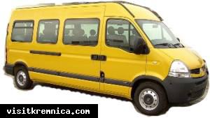 Žltý mestský minibus počas Jarných prázdnin
